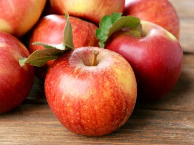 Apples help keep teeth clean