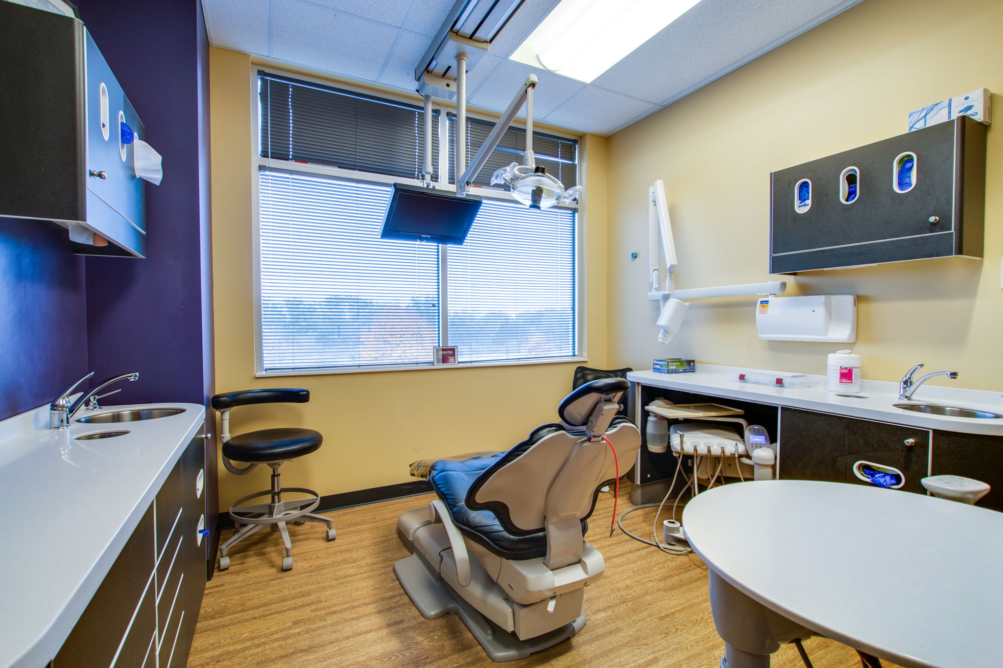 Dental chair and patient room at Snodgrass-King in Murfreesb